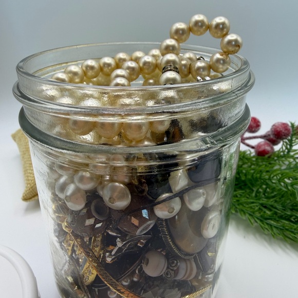 Elegant Pearl and Gold Jewelry Jar 🏺 Collection - Picture 11 of 17